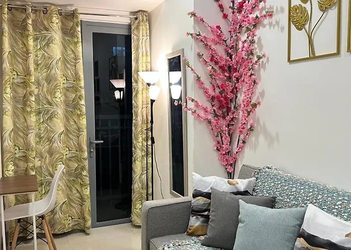 Japan Vibe Shaw Mrt Train Edsa 1br With Veranda Netflix Internet Prime Hbo Max Pool View Apartamento Manila